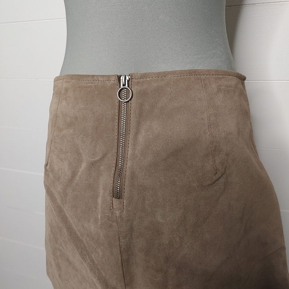 BLANK NYC Suede Mini Skirt Size 28 - Picture 7 of 13